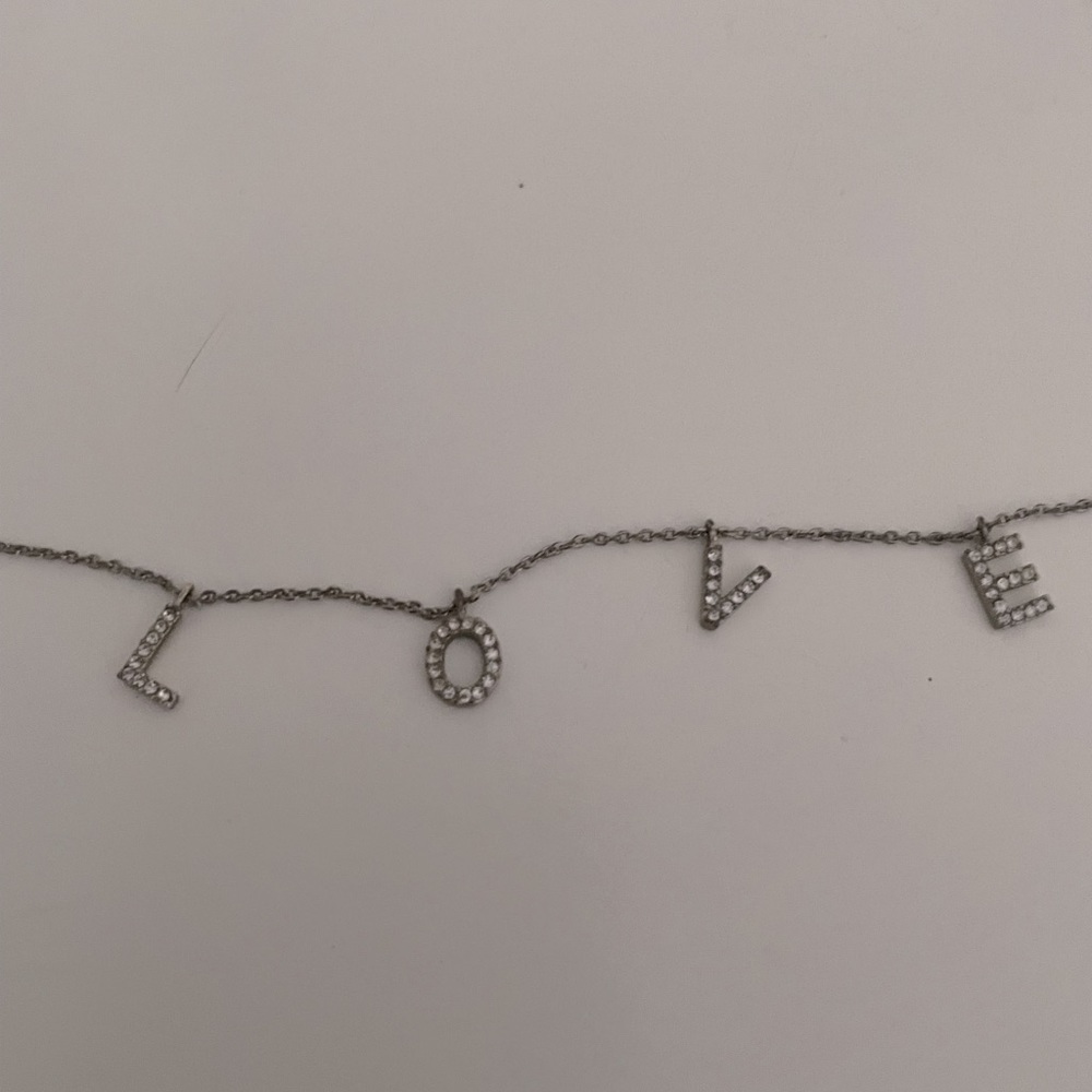 🎉 3/$10 - “LOVE” necklace